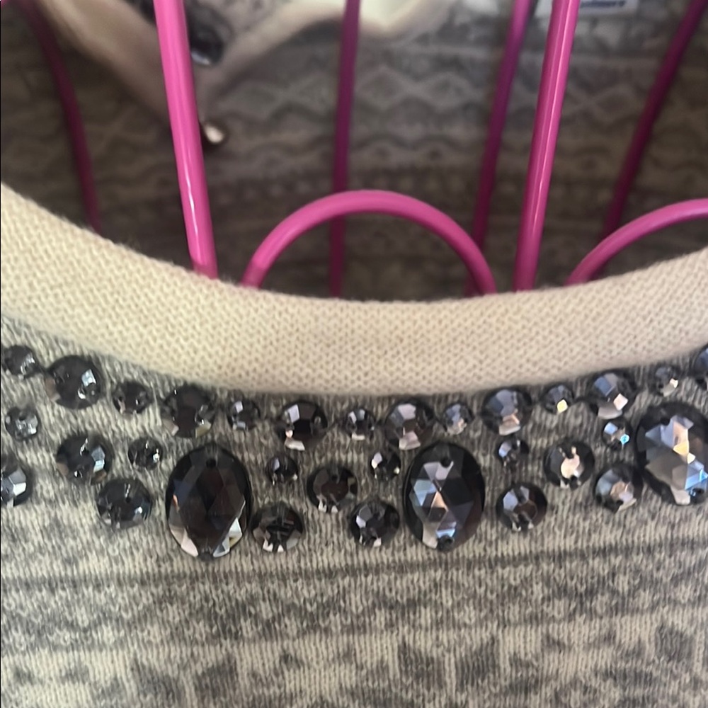 Chic Gray Patterned Sweater With Embellished Neck… - image 3